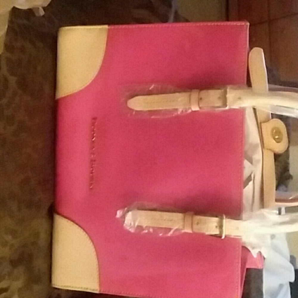 Purse is patent fuscia  leather